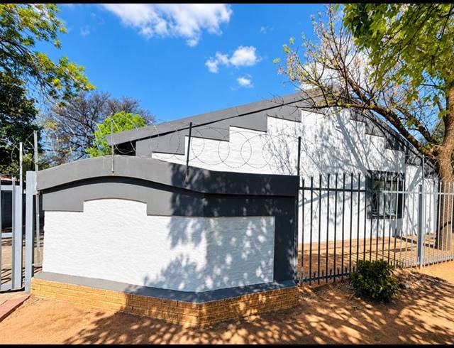 11 BEDROOM HOUSE FOR SALE IN BRANDWAG